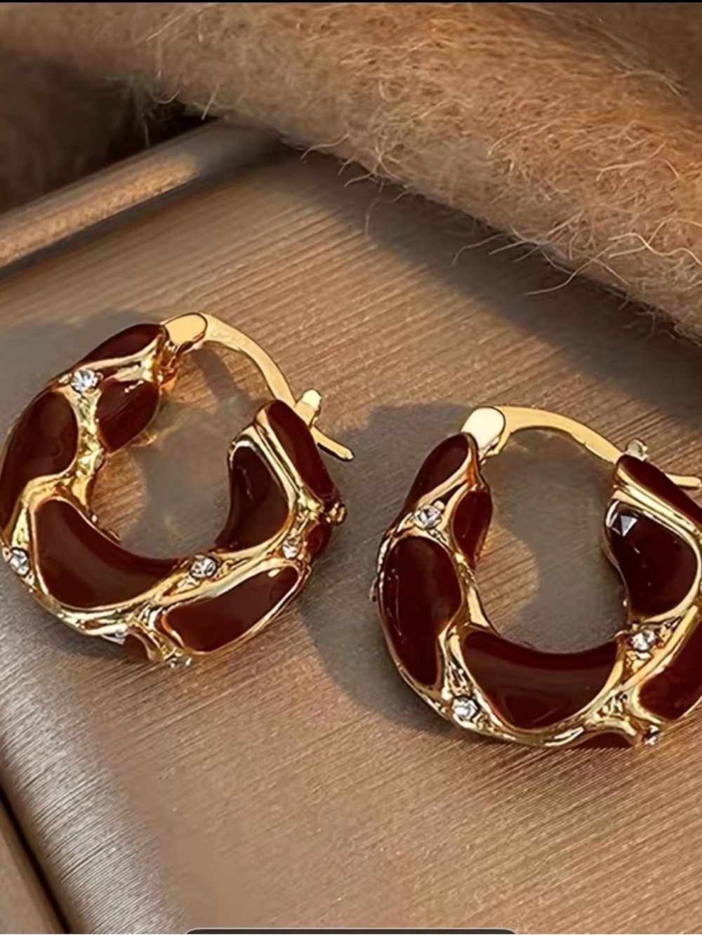 Vintage style gold hoop earring